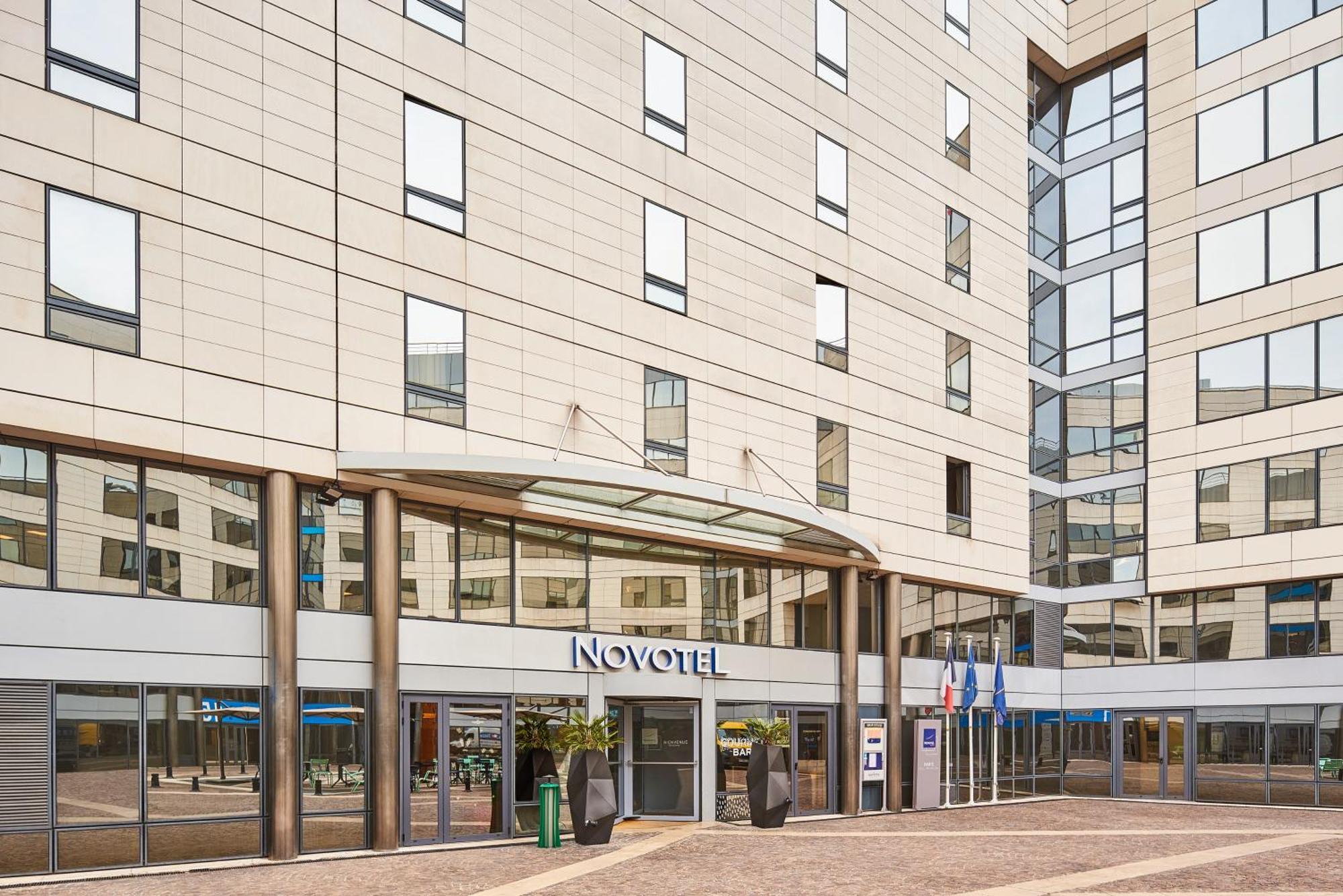 Novotel Paris Rueil Malmaison Exterior foto