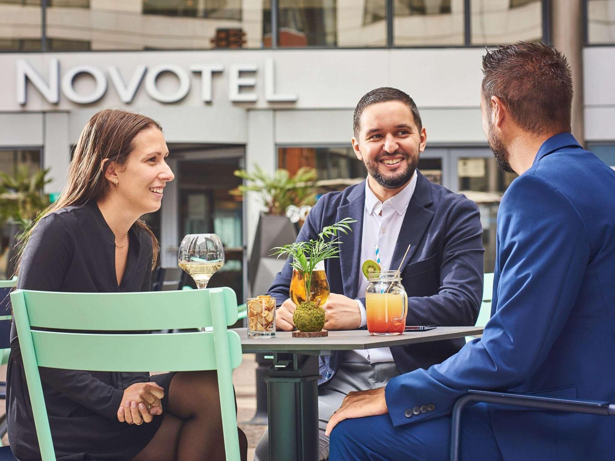 Novotel Paris Rueil Malmaison Exterior foto